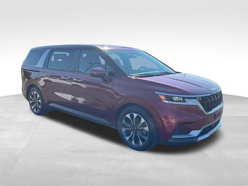 Used 2023 Kia Carnival EX FWD image 7