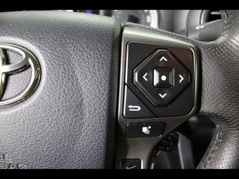 Used 2019 Toyota Tacoma SR5 AWD/4WD image 21