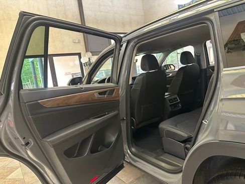 Used 2026 Volkswagen Atlas SE AWD/4WD image 12