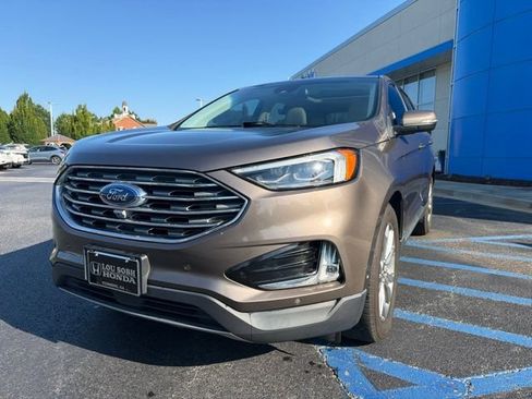 Used 2019 Ford Edge Titanium w/ Equipment Group 301A FWD image 2