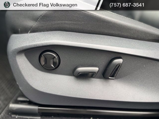 Used 2022 Volkswagen Tiguan SE w/ Panoramic Sunroof Package AWD/4WD image 25