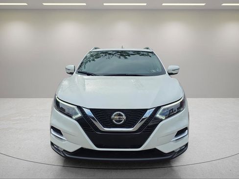 Used 2022 Nissan Rogue Sport SL w/ Premium Package image 2