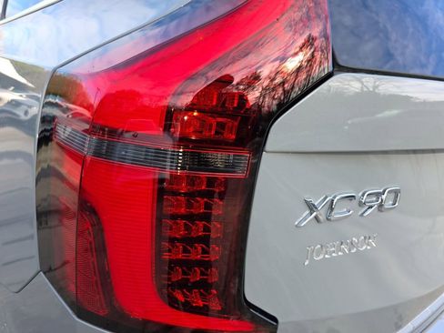 New 2026 Volvo XC90 B6 Plus w/ Protection Package Premier image 40