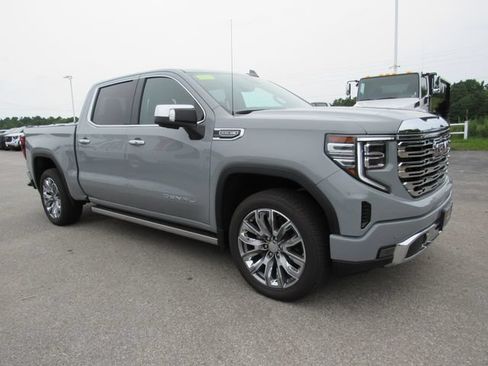 Used 2025 GMC Sierra 1500 Denali w/ Denali Reserve Package AWD/4WD image 6