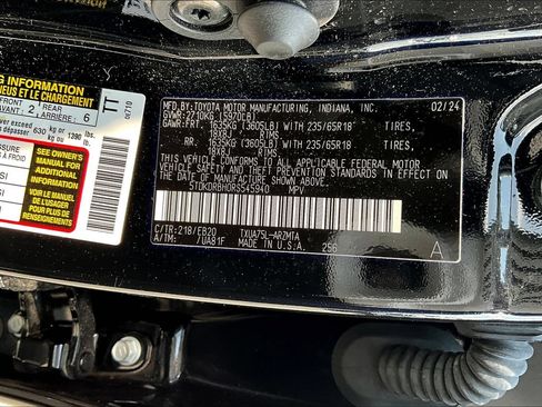 Used 2024 Toyota Highlander XLE AWD/4WD image 17