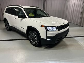 New 2026 Jeep Cherokee Laredo AWD/4WD 360° Tour