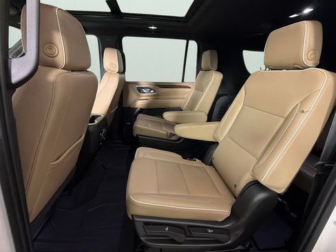 Used 2021 Chevrolet Suburban Premier w/ Premium Package RWD image 27
