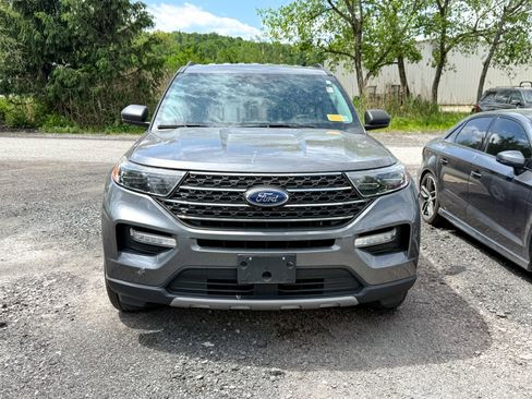 Used 2022 Ford Explorer XLT w/ Equipment Group 202A AWD/4WD image 2