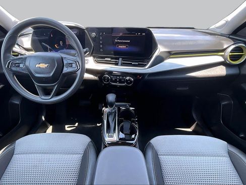 Used 2025 Chevrolet Trax LT FWD image 15