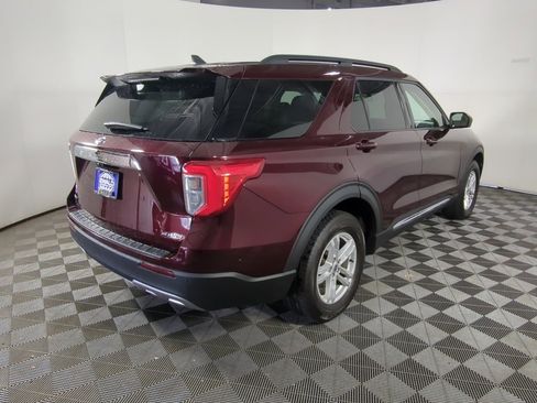 Used 2022 Ford Explorer XLT w/ Equipment Group 202A image 5