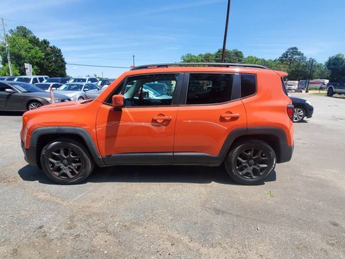 Used 2016 Jeep Renegade Latitude FWD image 4