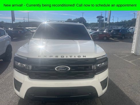 Used 2023 Ford Expedition Max Limited AWD/4WD image 2