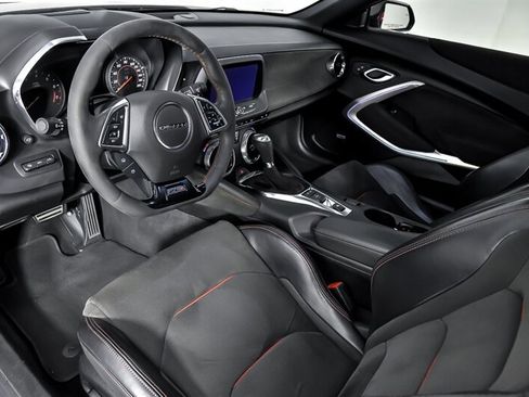 Used 2019 Chevrolet Camaro ZL1 RWD image 21