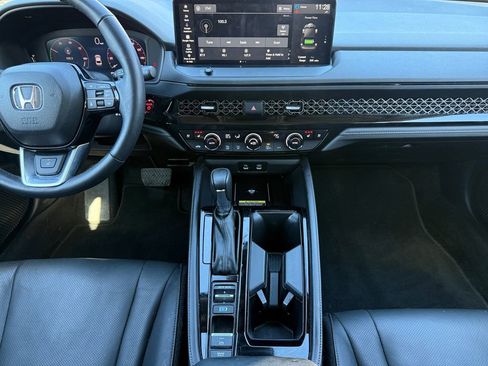 Used 2025 Honda Accord Touring image 11