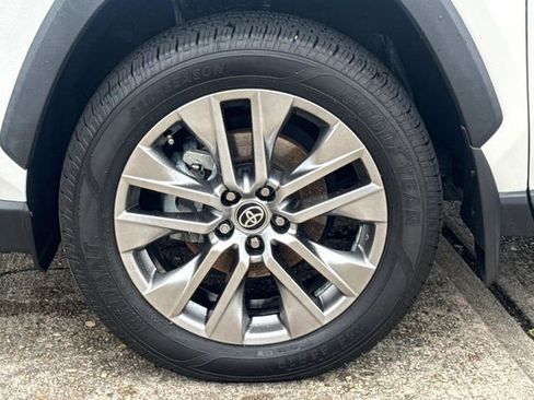 Used 2023 Toyota RAV4 XLE Premium FWD image 5