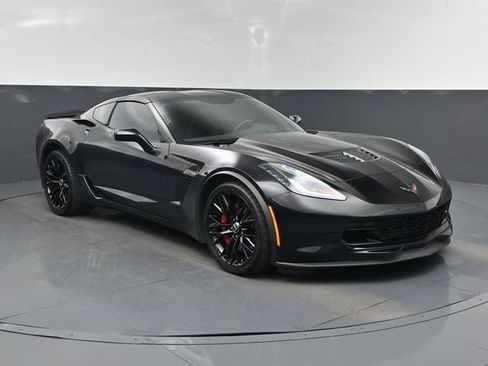 Used 2015 Chevrolet Corvette Z06 w/ 3LZ Preferred Equipment Group RWD image 8