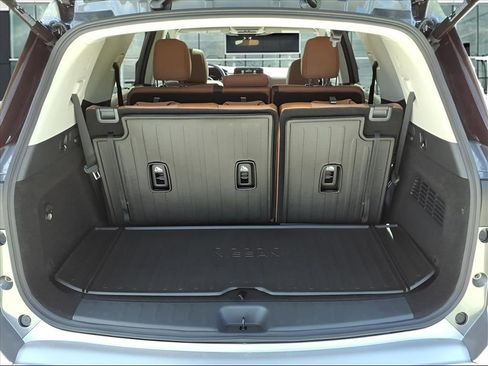 New 2025 Nissan Pathfinder Platinum w/ Cargo Package image 7