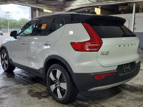 Used 2021 Volvo XC40 T5 Momentum w/ Premium Package AWD/4WD image 2