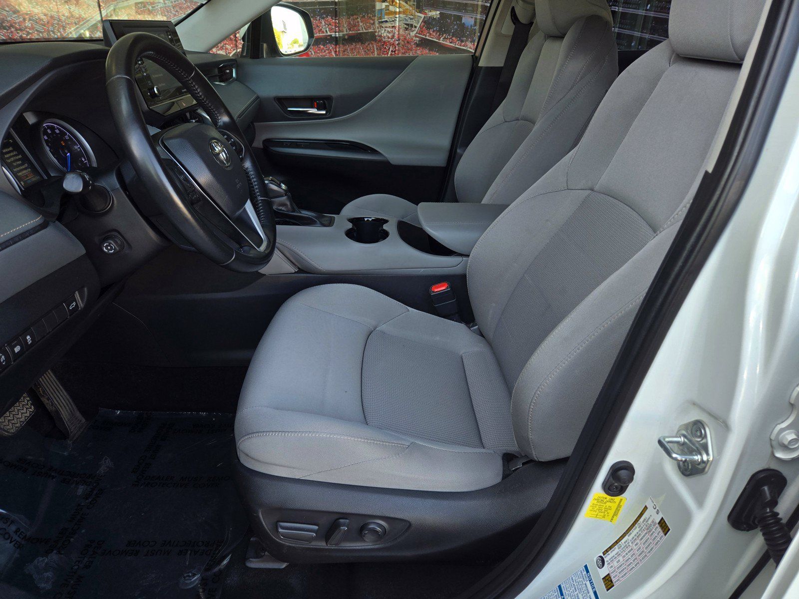 Used 2022 Toyota Venza LE AWD/4WD image 15