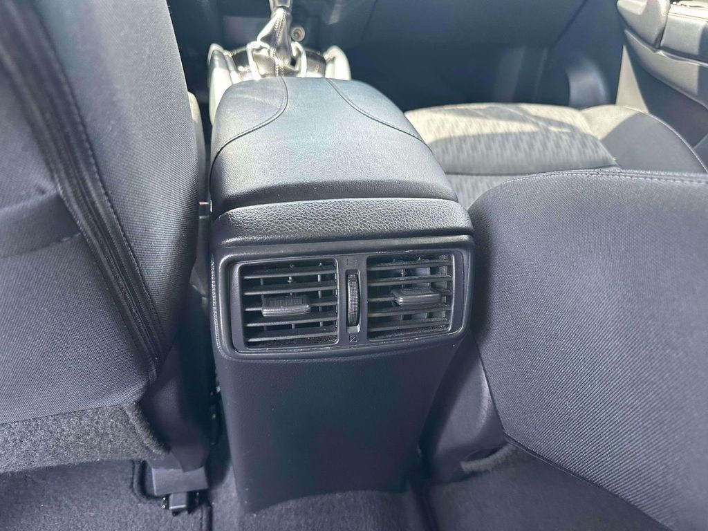 Used 2018 Nissan Rogue SV AWD/4WD image 11
