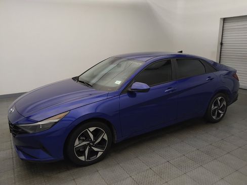 Used 2023 Hyundai Elantra SEL w/ Convenience Package FWD image 2