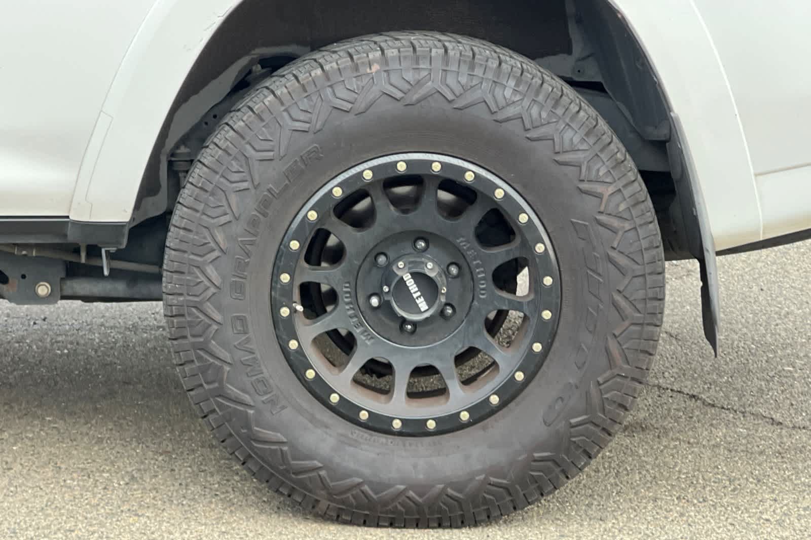 Used 2018 Toyota 4Runner SR5 AWD/4WD image 25