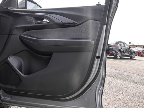 Used 2023 Chevrolet TrailBlazer LT FWD image 33