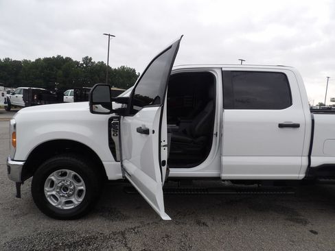 Used 2025 Ford F250 XLT w/ FX4 Off-Road Package AWD/4WD image 13