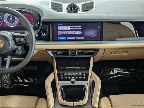 Certified 2025 Porsche Cayenne Coupe AWD/4WD image 20