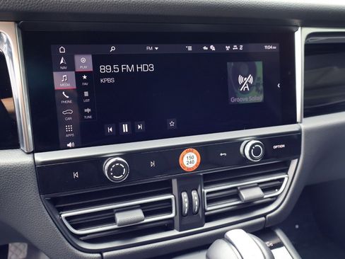 Certified 2025 Porsche Macan AWD/4WD image 17