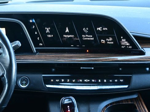 Used 2021 Cadillac Escalade ESV Premium Luxury w/ LPO, Illumination Package image 23