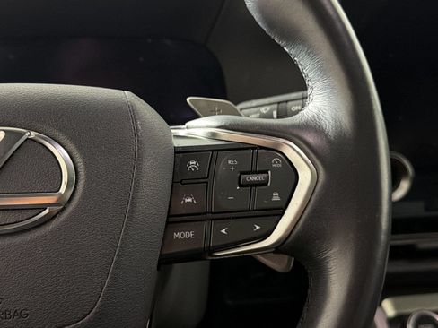 Used 2025 Lexus GX 550 w/ Accessory Package (2T) AWD/4WD image 18
