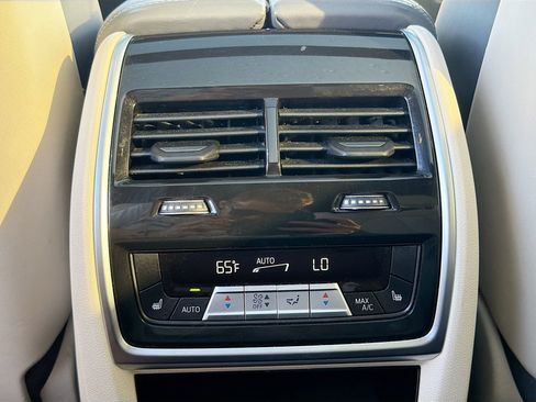 Used 2023 BMW X7 xDrive40i w/ Executive Package image 22