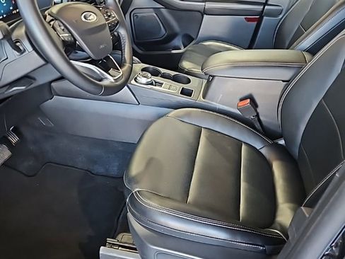 Used 2025 Ford Escape Platinum AWD/4WD image 28