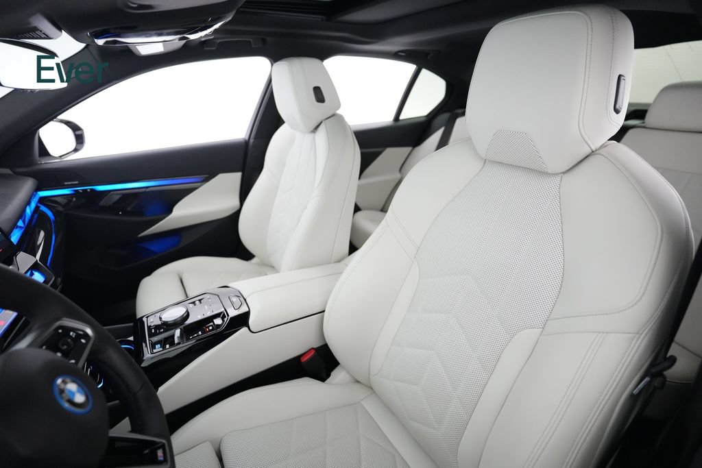 Used 2025 BMW i5 M60 w/ M Sport Package AWD/4WD image 4