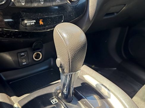 Used 2016 Nissan Rogue S AWD/4WD image 15