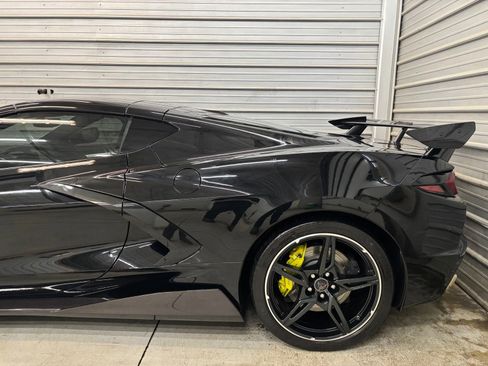 Used 2021 Chevrolet Corvette Stingray Premium Cpe w/ Z51 Performance Package RWD image 5