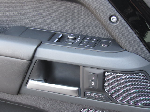 Used 2022 Land Rover Defender 90 X-Dynamic HSE AWD/4WD image 32