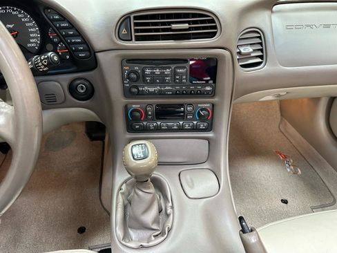 Used 2003 Chevrolet Corvette Convertible w/ Preferred Equipment Group1 RWD image 16