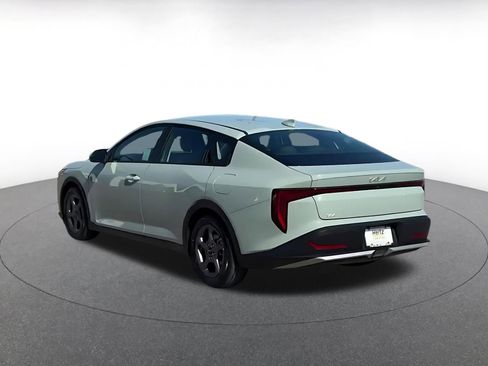 Used 2025 Kia K4 LXS image 11
