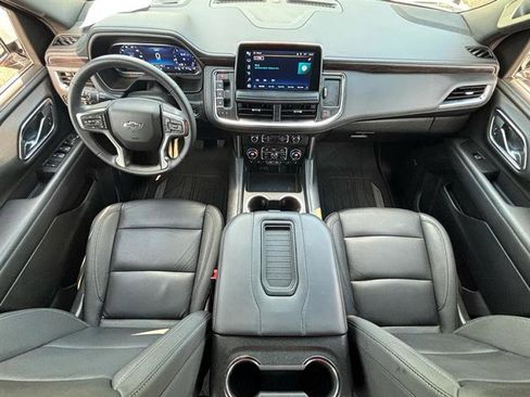 Used 2024 Chevrolet Suburban Z71 w/ Luxury Package image 11