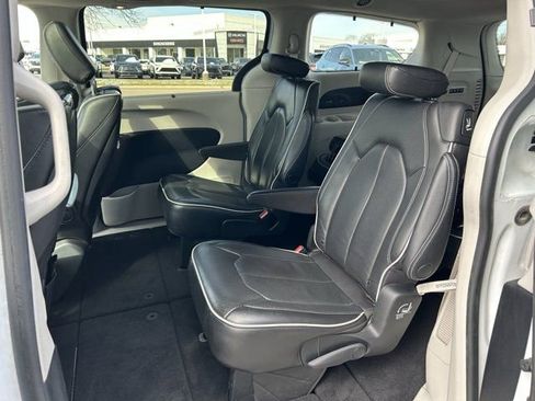 Used 2022 Chrysler Pacifica Limited w/ Uconnect Theater Family Group AWD/4WD image 24