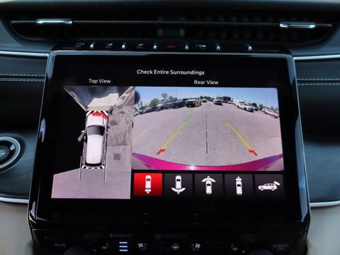 Used 2023 Jeep Grand Cherokee L Limited w/ Luxury Tech Group II AWD/4WD image 25