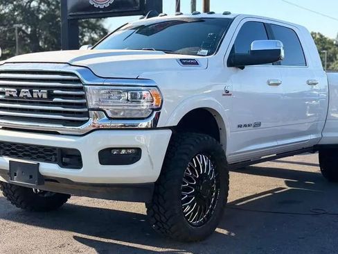 Used 2022 RAM 3500 Limited AWD/4WD image 9