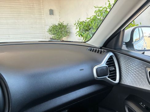 Used 2025 Kia Soul LX w/ LX Technology Package FWD image 34