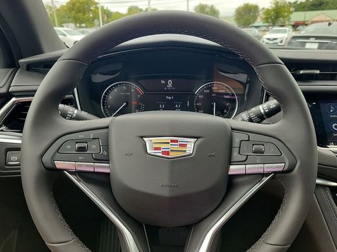 Used 2025 Cadillac XT6 Luxury image 9