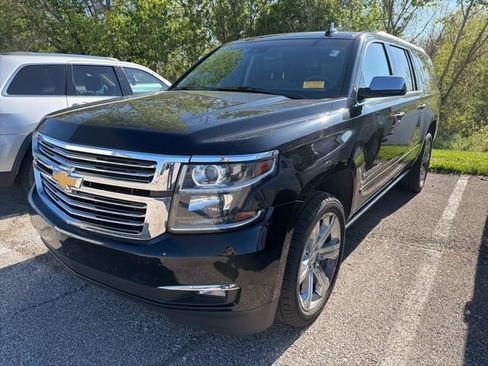 Used 2018 Chevrolet Suburban Premier AWD/4WD image 2