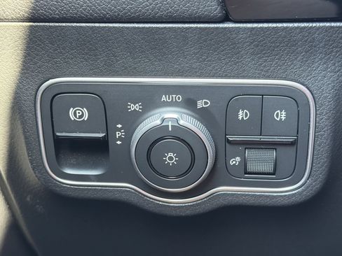 Used 2025 Mercedes-Benz GLA 250 image 15