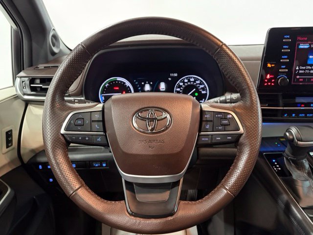 Used 2021 Toyota Sienna Platinum FWD image 16