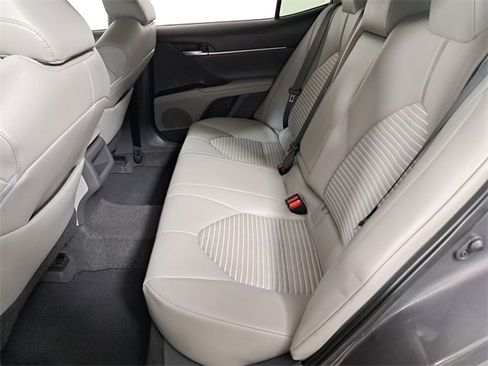 Used 2019 Toyota Camry SE w/ Convenience Package image 12